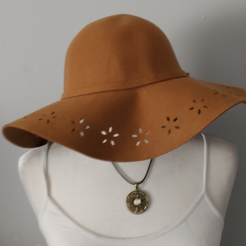 Hat Women Girls Faded Glory  Wool Warm Size M/L  Brown New With  tag